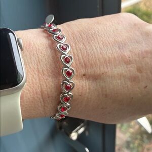 ❤️♥️ Cookie Lee Silver Tone Strech Bracelet with Genuine Red Crystals